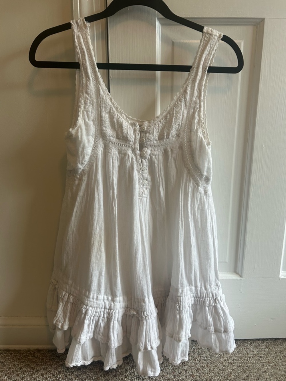 Billabong White Embroidered Minidress/Coverup
Perfect for summer!